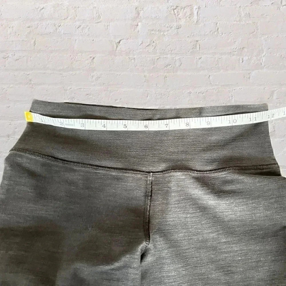 Lululemon Athletica Rebel Runner Crop in Dark Grey Size 2​ - Picture 10 of 13